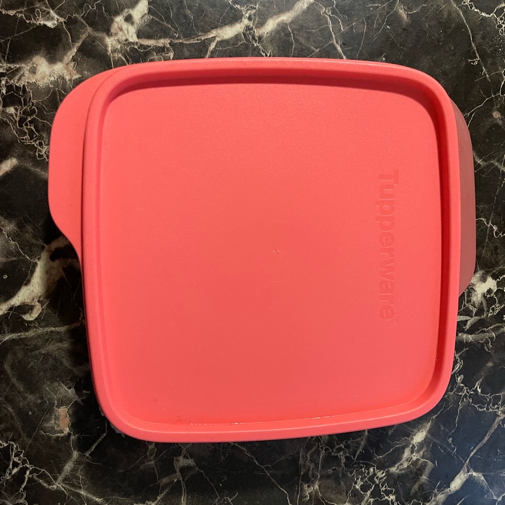 Tupperware lunch container 550 ml NEW
